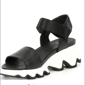 Kinetic wedge sandal from SOREL. Size 6.5 EXCELLENT CONDITION